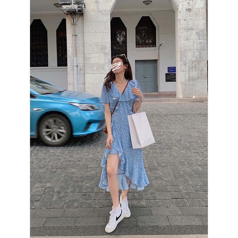 SẴN Váy xanh chấm bi xẻ tà Roses