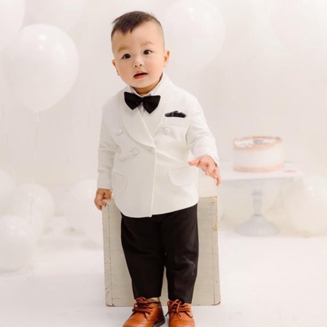 Bộ vest trắng bé trai thôi nôi hàng thiết kế