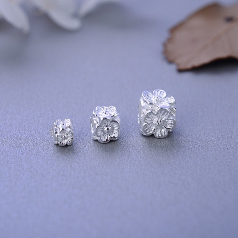 Charm bạc thái vuông hoa