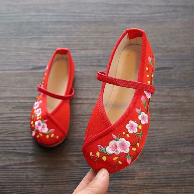 Áo lông gile+váy xoè trắng-thu anh cherry