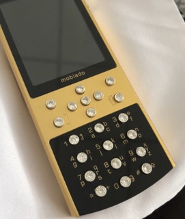 Điện thoại Mobiado 712 Gold