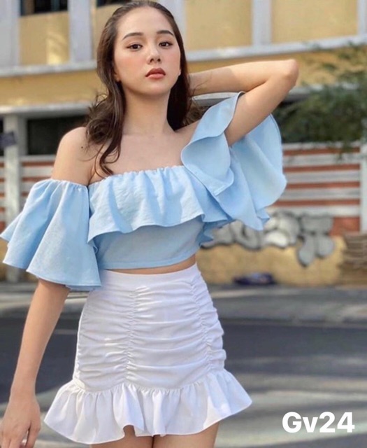 Set áo bẹt vai xanh và chân váy rút nhún