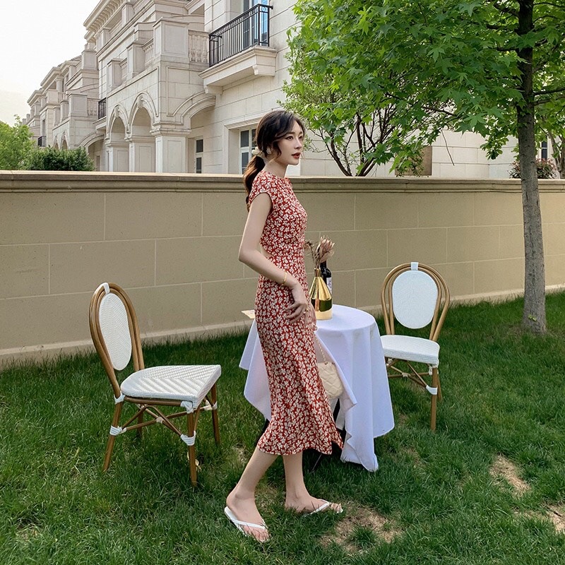 Đầm hoa xẻ tà cúp lưng