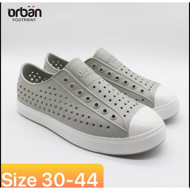 Giày nhựa bé trai bé gái