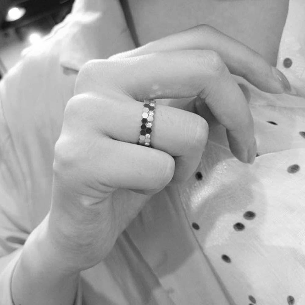 Nhẫn Tổ Ong Đơn Giản Lãng Mạn Thời Trang Cho Nam Và Nữ