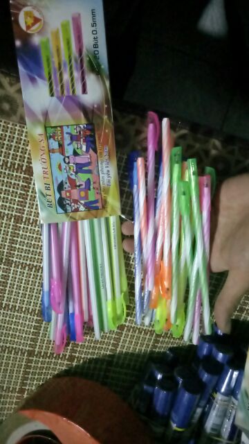 10 cây bút bi nến dài