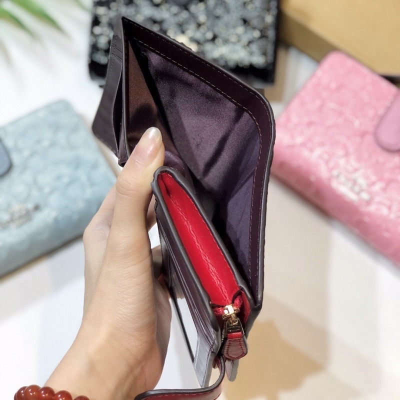 Ví Coach nút cài medium