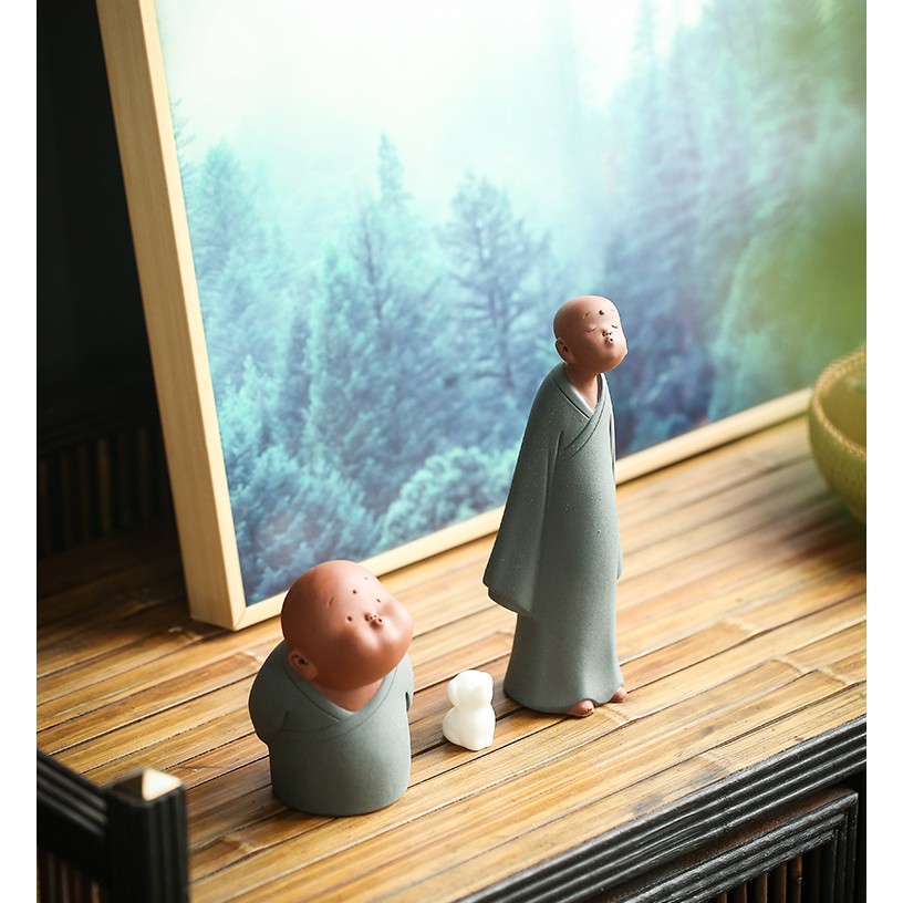 Bộ đôi hoàn hảo - 02 tượng chú tiểu bằng gốm tử sa cao cấp | BigBuy360 - bigbuy360.vn