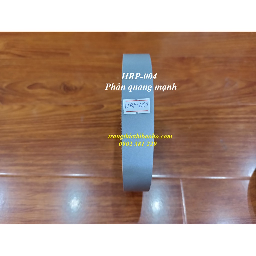 Cuộn dây phản quang vải Poly màu xám khổ 2,5cm x 100m - hình thật