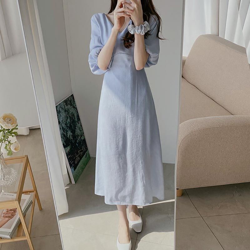Váy suông dáng dài cổ chữ V màu xanh nhạt