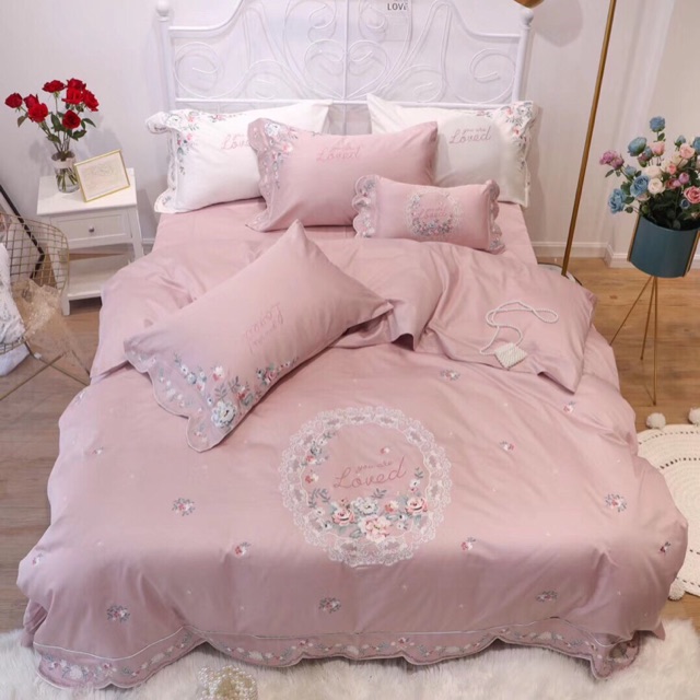 Set chăn ga lụa thêu Love