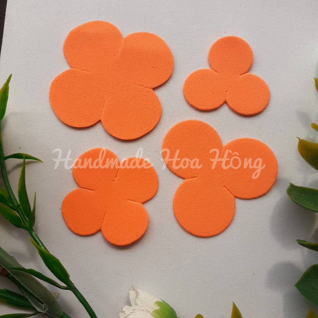 32 hoa xốp rời chưa uốn cong gồm 2 mẫu và 2 size: 4cm và 3cm  _ Hoa trang trí lớp học, bưu thiếp, thiệp _hoa mầm non