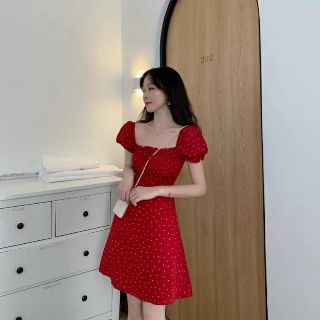 Váy đỏ chấm bi QC