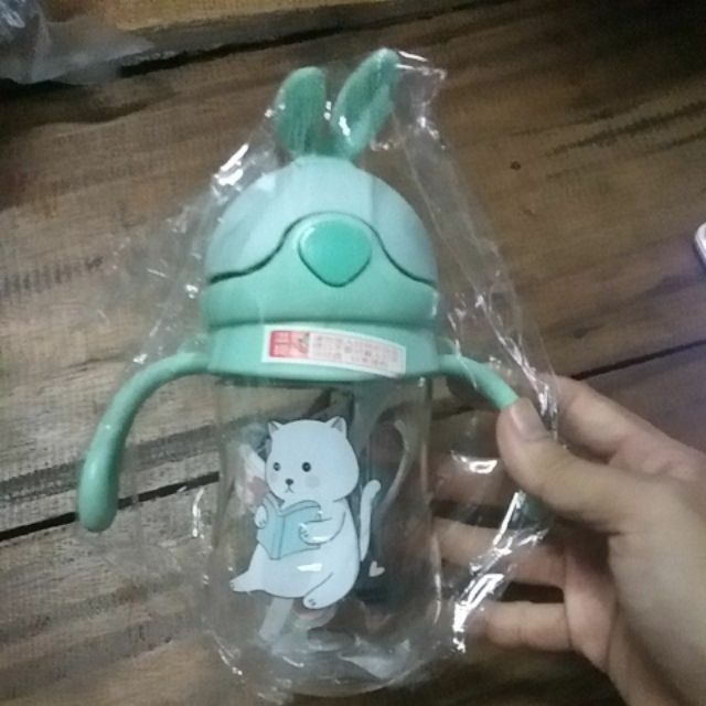 Bình cho bé uống nước