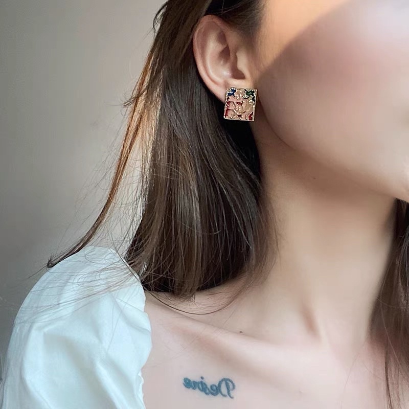 Khuyên tai màu sắc cổ điển - Maben