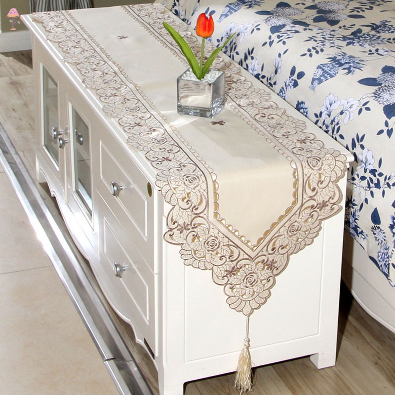 Khăn trải bàn thêu họa tiết thanh lịch đơn giản để trang trí