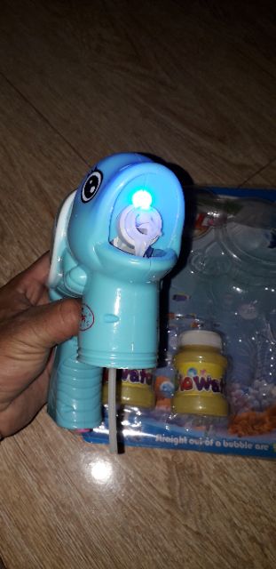 Set đồ chơi thổi bông bóng xà phòng có nhạc và đèn Led rất đẹp tặng kèm PIN