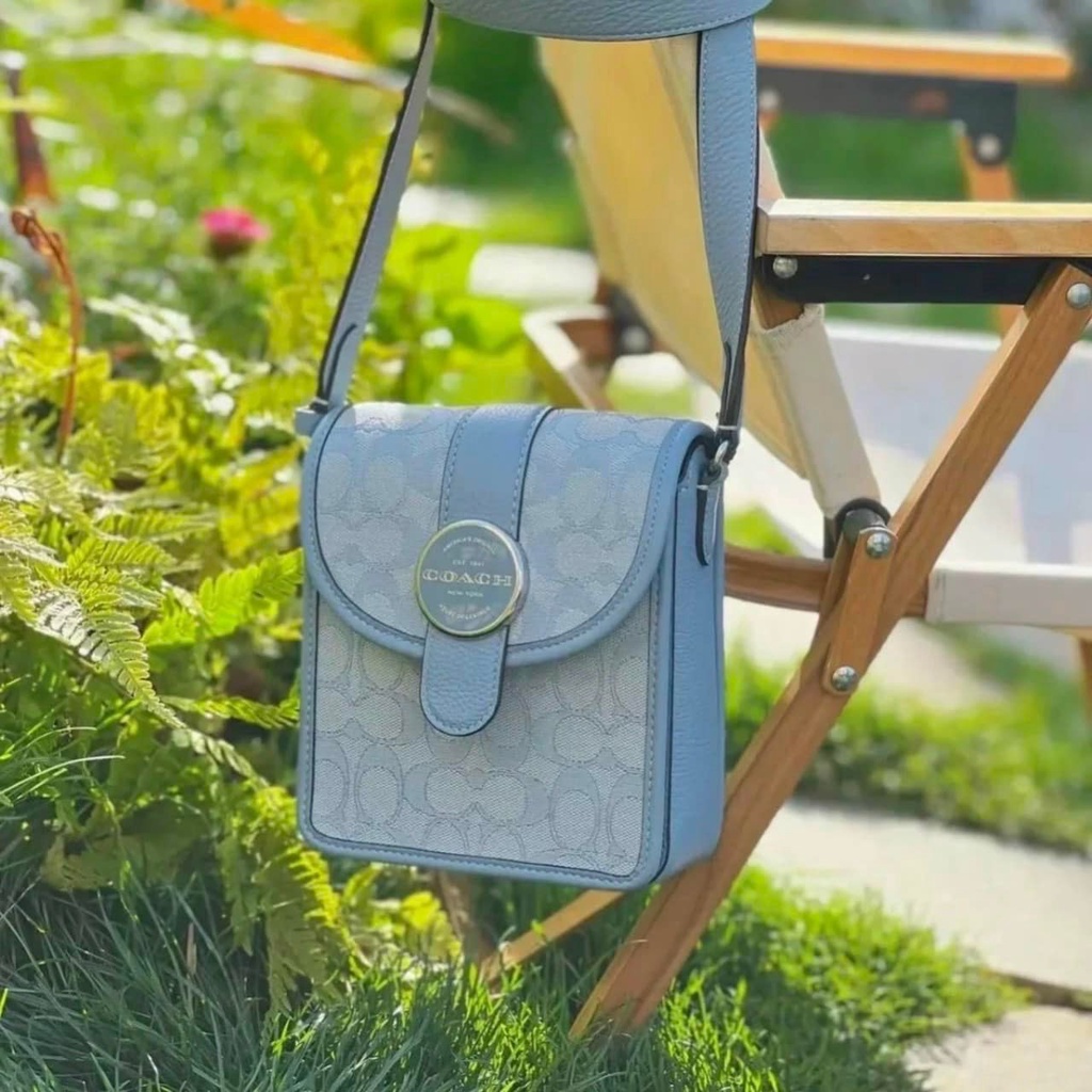 Túi xách Coach trẻ trung tiện lợi