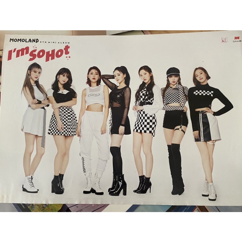 Momoland offical poster album I’m so hot tặng kèm tube.