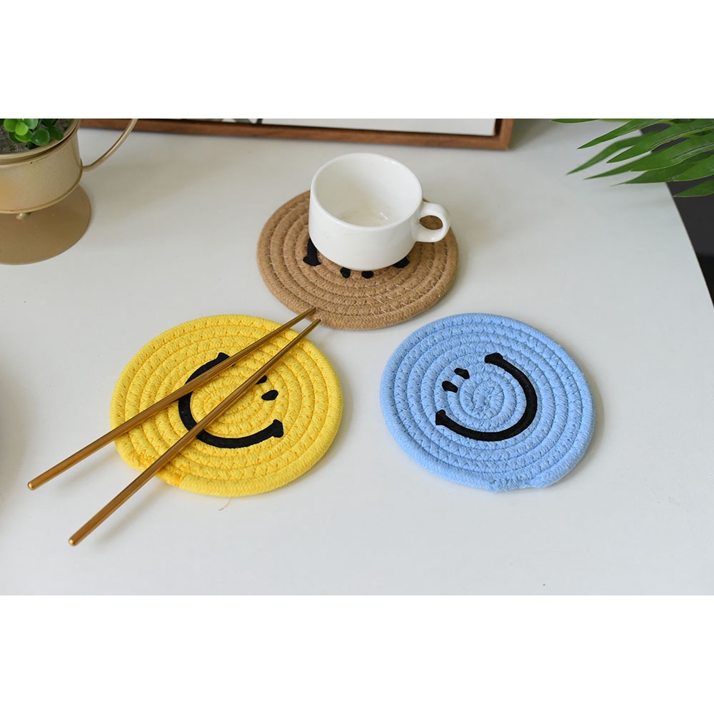 Size 15x15 và 20x20 Miếng đế lót ly, lót cốc, đỡ muỗng đũa hình mặt cười bằng vải