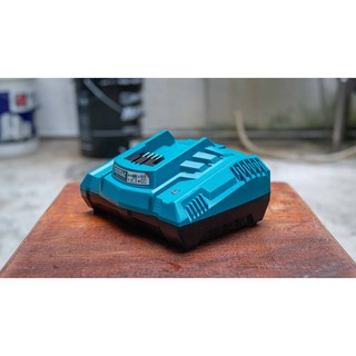 Đế sạc nhanh pin 20v P20S TOTAL TFCLI2003