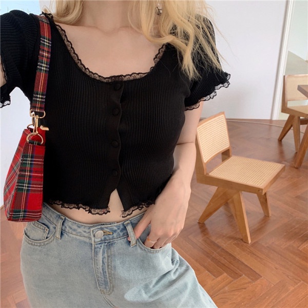 Croptop phối ren tiểu thư nữ - Áo thun cổ vuông cộc tay crt phối cúc dọc ulzzang | BigBuy360 - bigbuy360.vn