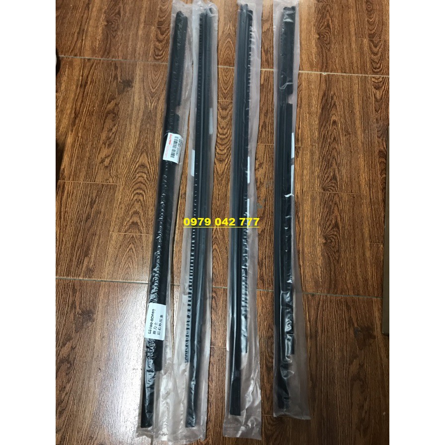 Nẹp chân kính Toyota Yaris 68180-0D080