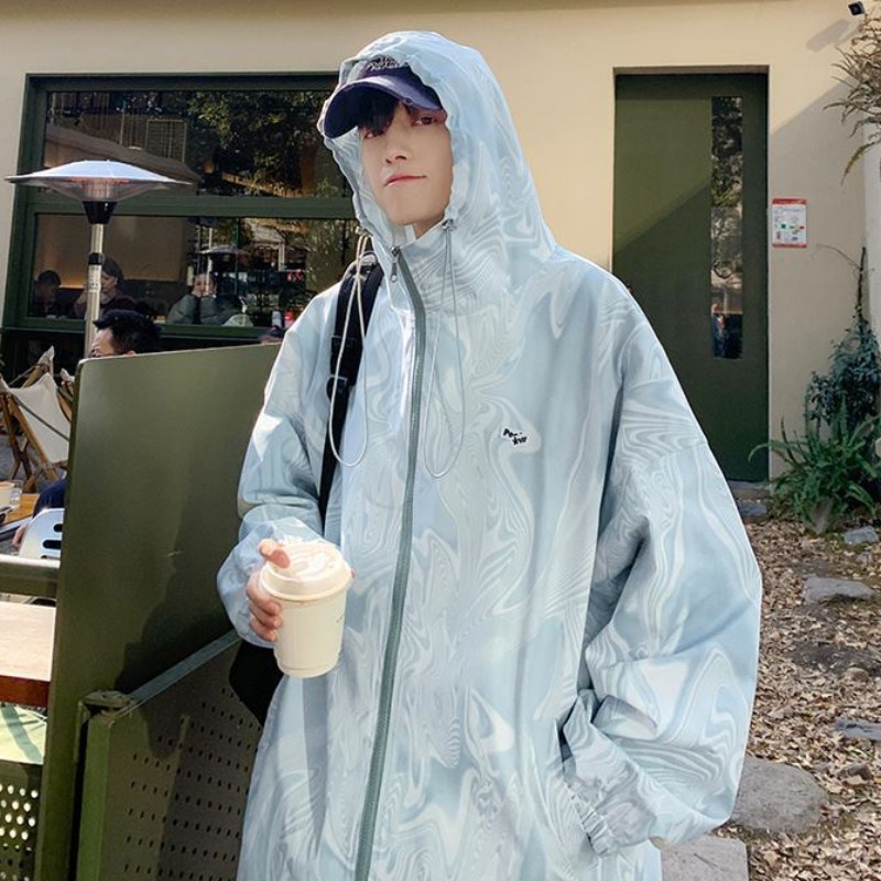 Áo khoác có mũ trùm đầu màu gradient sành điệu