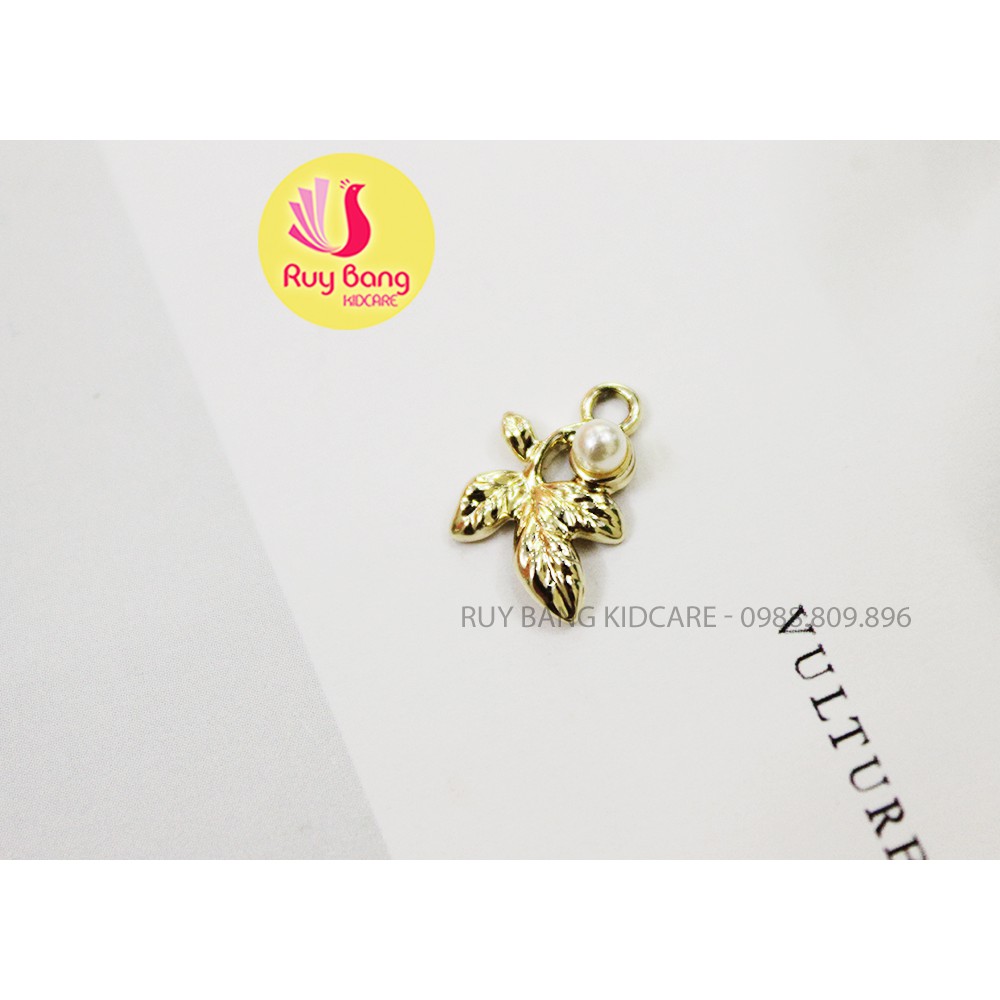 Cành lá kim loại, center đá đính hoa vải handmade