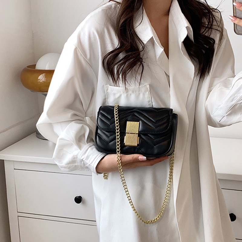 Túi đeo vai IELGY họa tiết hình thoi có chuỗi xích dễ phối đồ thời trang cho nữ