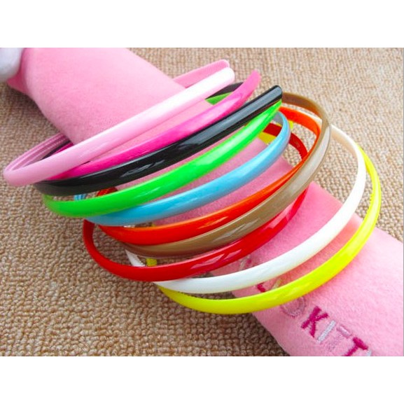 Combo 10 cây cài tóc thời trang. Đủ màu ngẫu nhiên không chọn màu. Bản rộng 0.8cm. Giá 50k/10 cây