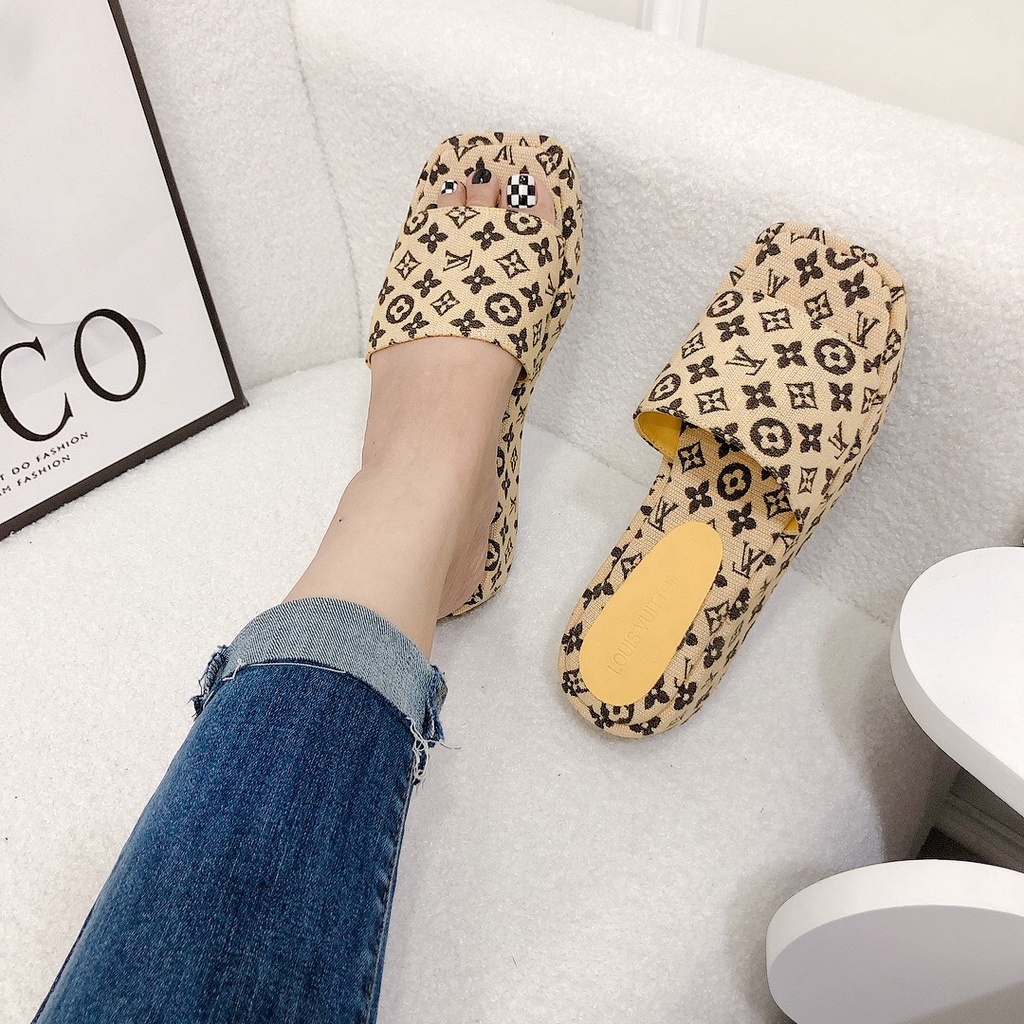 Dép Bánh Mì 3p Bản Ngang Lv [Siêu HOT] Đế Mút Cao Cấp Bọc Chất Canvas Siêu Êm Lên Chân Cực Xinh - Chị Chảnh Store