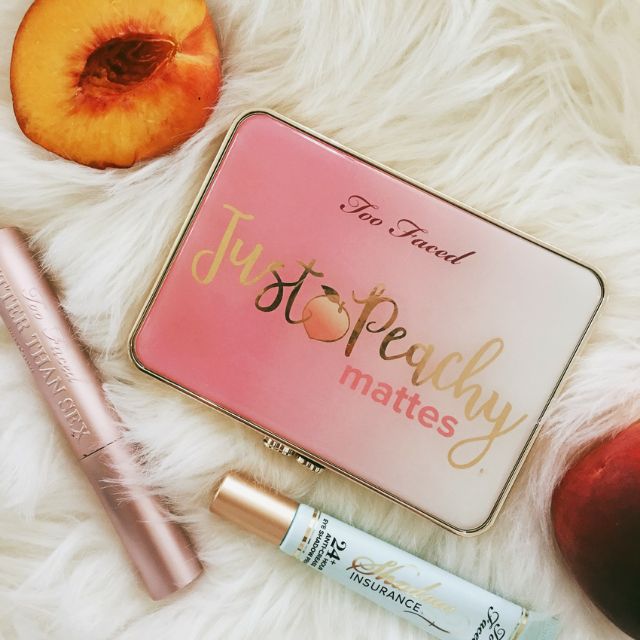 Bảng phấn mắt JUST PEACHY - Too Faced (tặng kèm ví đựng mỹ phẩm của hãng) | BigBuy360 - bigbuy360.vn