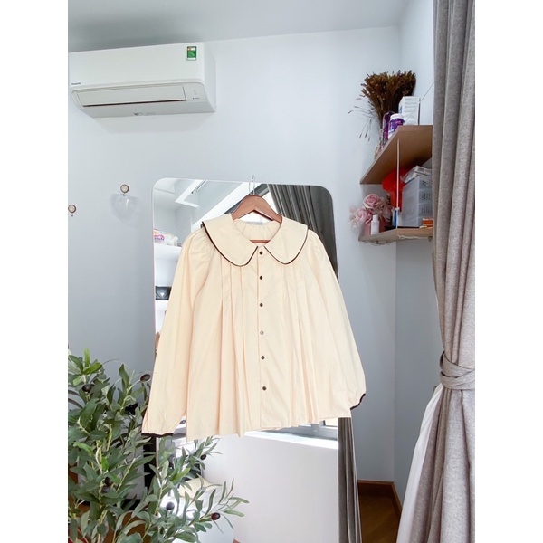 Áo sơmi dài tay cổ sen tròn có viền đen khuy đen