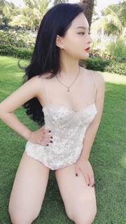 Bikini trễ tay ren
