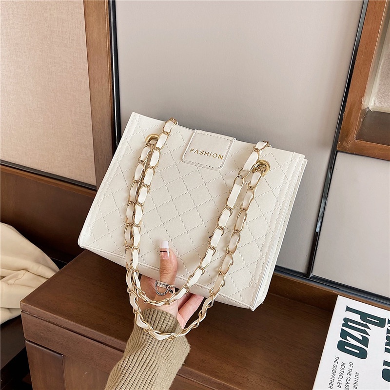 Túi da nữ cặp nách họa tiết ô lưới màu trắng hình vuông kích thước lớn và dây đeo chuỗi xích cá tính