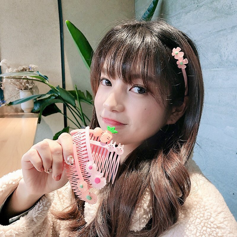 Cài tóc dễ thương cho MẸ VÀ BÉ mang phong cách Hàn Quốc, mang lại sự trẻ trung cho mẹ, nét đáng yêu cho bé