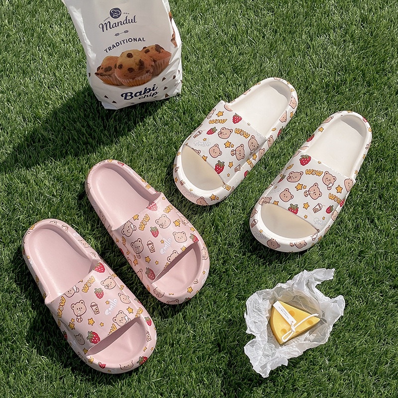 Dép bánh mì nữ quai ngang hình gấu dâu mới