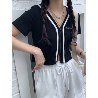Áo croptop zipper cổ V 503036 Comic