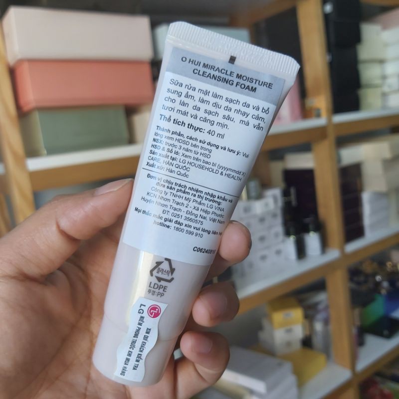 Sữa Rửa Mặt Dưỡng Ẩm Da OHUI Miracle 40ml