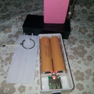 Sạc dự phòng 2 cell pin 5000mah . Nhỏ gọn có sẵn pin