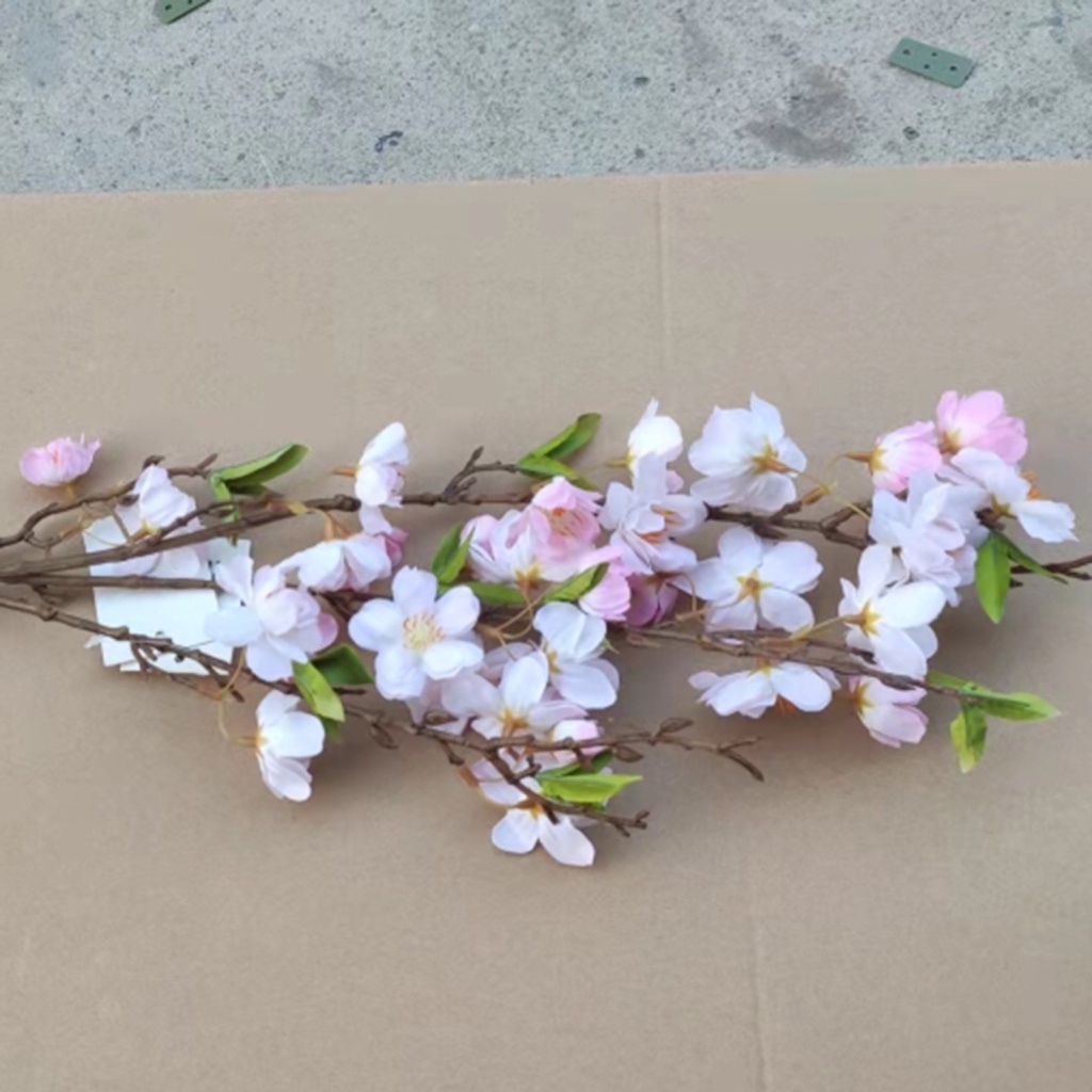 Hoa Anh Đào Giả Bằng Vải Lụa Màu Trắng Dùng Trang Trí Lễ Hội