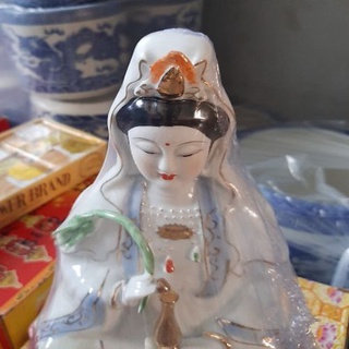 Quan âm bồ tát trắng