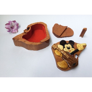 HỘP BÍ MẬT MICKEY