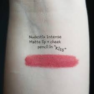 Son mini Nudestix màu Kiss