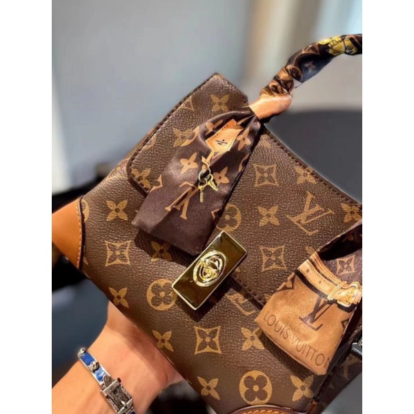 Túi nữ LV Locky sz21cm da mềm  lót có code fullbox