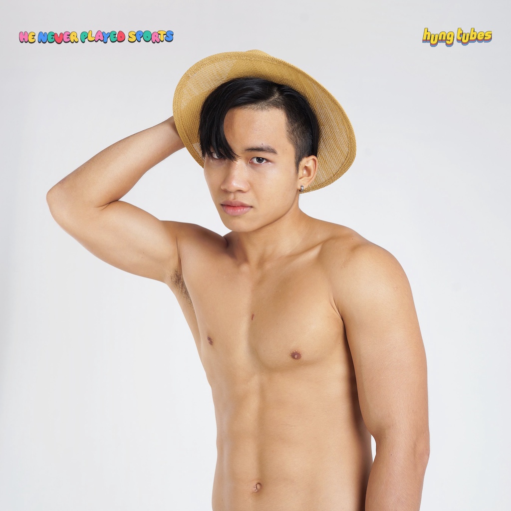 Quần dài linen đi biển mặc cùng sơ mi đũi Hungtubes.