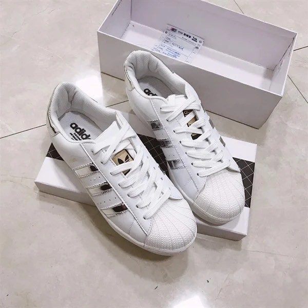 GIÀY THỂ THAO ADIDAS MŨI SÒ 3 VẠCH BẠC D0017ER