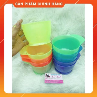 chén đựng thuốc nhuộm màu sắc