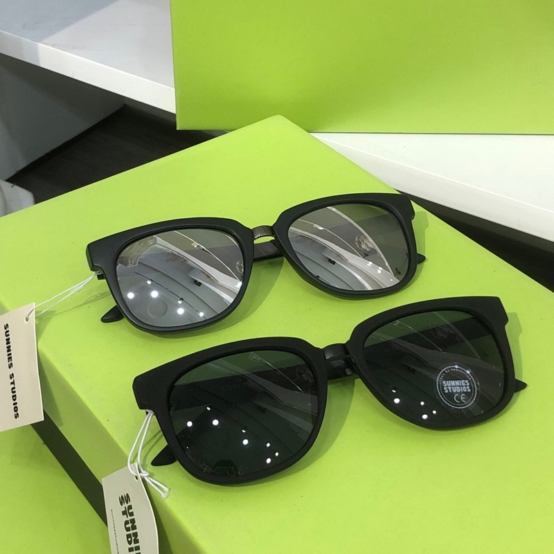KINH MAT SUNNIES STUDIOS COREY